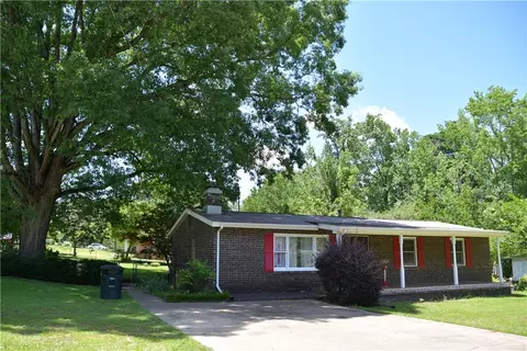 2508 Hammonds Dr, Opelika, AL 36801