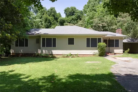 626 Meadowbrook Dr, Auburn, AL 36830