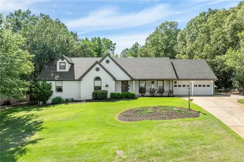 1983 Highridge Ln, Auburn, AL 36830