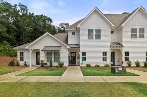 630 Village Dr #9, Opelika, AL 36801