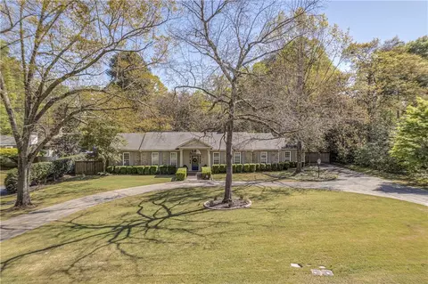 215 Cary Dr, Auburn, AL 36830