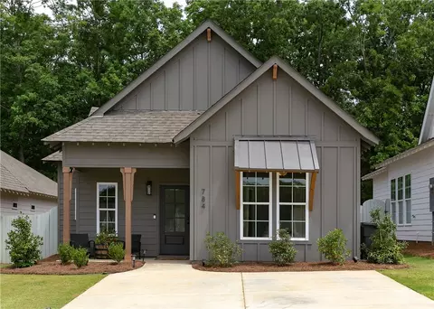 784 Village Dr, Opelika, AL 36801