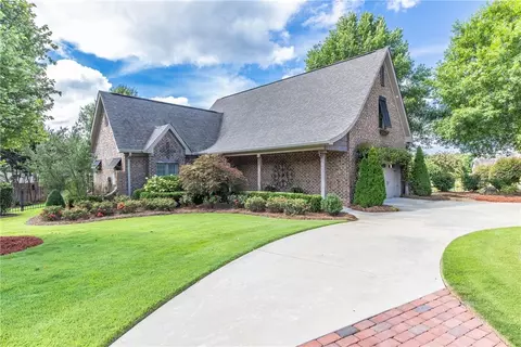733 Oakdale Dr, Auburn, AL 36830