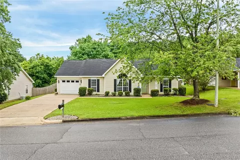 1206 Douglas St, Opelika, AL 36801