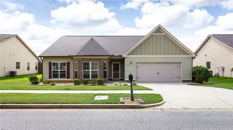 605 Gwynnes Way, Opelika, AL 36804