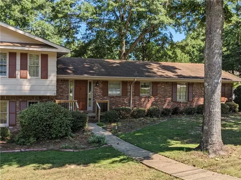 1409 E University Dr, Auburn, AL 36830