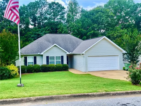 702 Rustic St, Opelika, AL 36801
