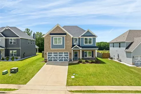 823 Wyndham Village Ct, Opelika, AL 36804