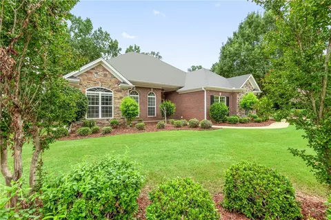 1813 Roanoke Ln, Auburn, AL 36830