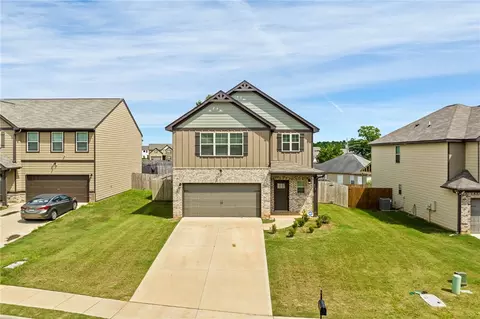 2737 Dunstan Ln, Opelika, AL 36804