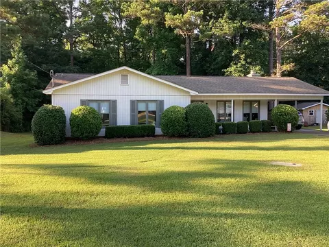 3206 Northgate Dr, Opelika, AL 36801