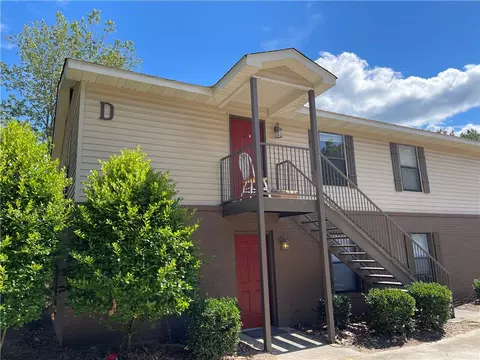 449 N Donahue Dr #D27, Auburn, AL 36830