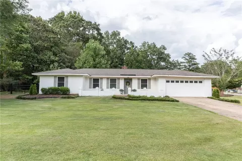 1801 India Rd, Opelika, AL 36801