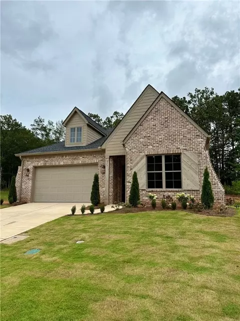 477 Windsor Dr, Opelika, AL 36801