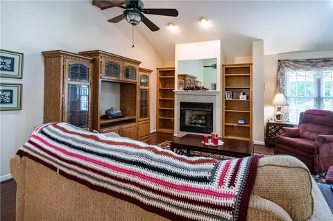 Living - 1038 Dogwood Rd, Five Points, AL 36855 photo 1 of 2