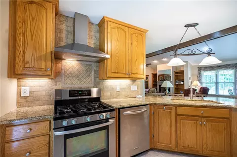 Kitchen - 1038 Dogwood Rd, Five Points, AL 36855 photo 2 of 4