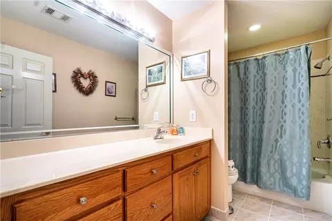 Bath - 1038 Dogwood Rd, Five Points, AL 36855 photo 2 of 3