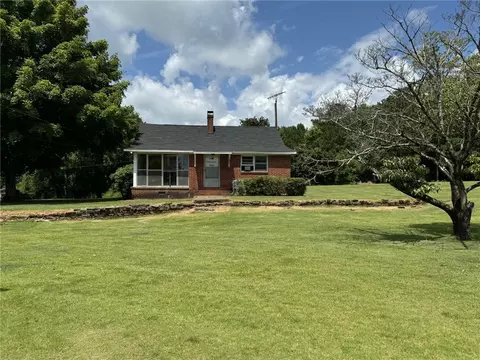 5922 W Point Rd, Lagrange, GA 30240