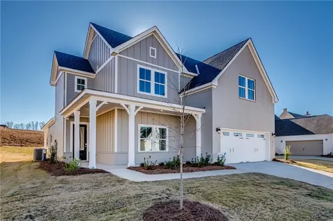 2038 Hidden Lakes Dr, Opelika, AL 36801