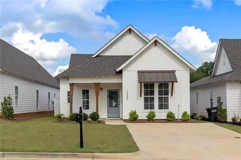 1265 Fox Tail Ln, Opelika, AL 36801
