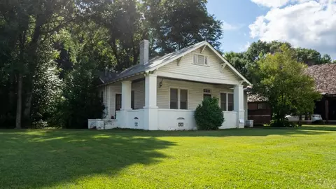 704 Geneva St, Opelika, AL 36801