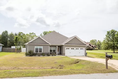 8 Maxwell Dr, Fort Mitchell, AL 36856