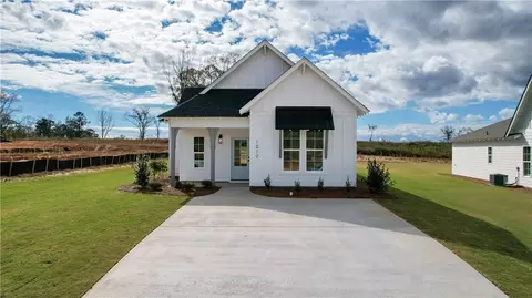 1012 Crossing Ct E, Valley, AL 36854