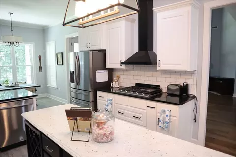 Kitchen - 118 Shadow Moss Dr, Eufaula, AL 36027 photo 3 of 4