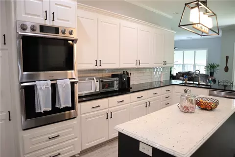Kitchen - 118 Shadow Moss Dr, Eufaula, AL 36027 photo 2 of 4