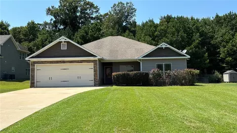 2804 E Point Dr, Opelika, AL 36804