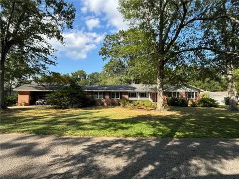 511 Auburn Dr, Auburn, AL 36830