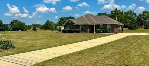 56 Robins St, Auburn, AL 36832