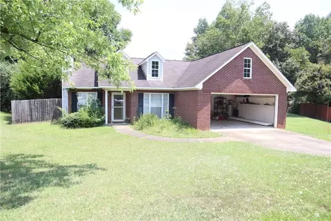 2803 Pineknoll St, Opelika, AL 36804