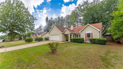 Exterior - 1502 Douglas St, Opelika, AL 36801 photo 2 of 17