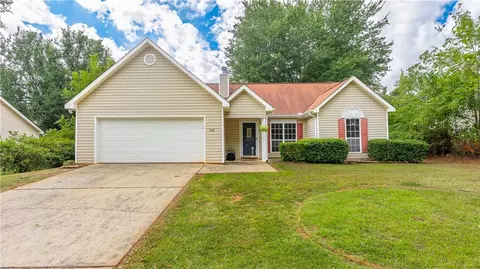 Exterior - 1502 Douglas St, Opelika, AL 36801 photo 6 of 17