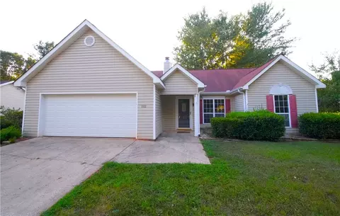 Exterior - 1502 Douglas St, Opelika, AL 36801 photo 5 of 17