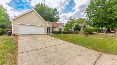 Exterior - 1502 Douglas St, Opelika, AL 36801 photo 4 of 17