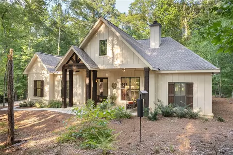 672 Woody Dr, Auburn, AL 36832