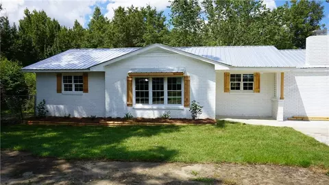 100 Lakeshore Dr, Smiths Station, AL 36877