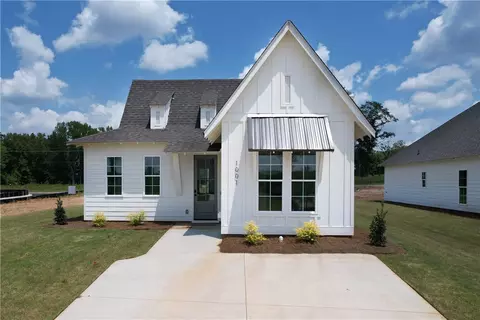 237 Summer St, Opelika, AL 36801