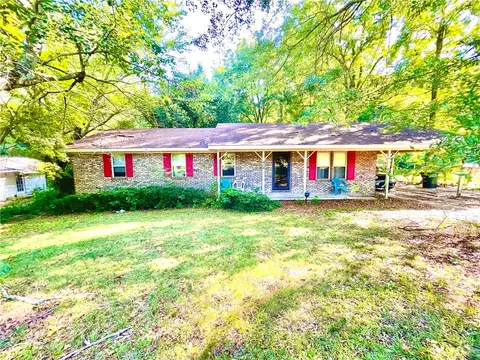 402 Crawford Rd, Opelika, AL 36804