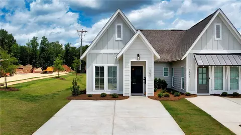 1297 Hidden Den Trl, Opelika, AL 36801