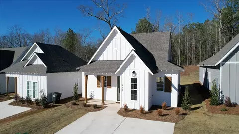 78 Summer St, Opelika, AL 36801