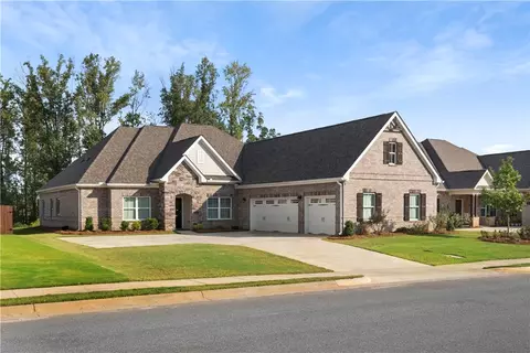 1670 Hidden Lakes Dr, Opelika, AL 36801