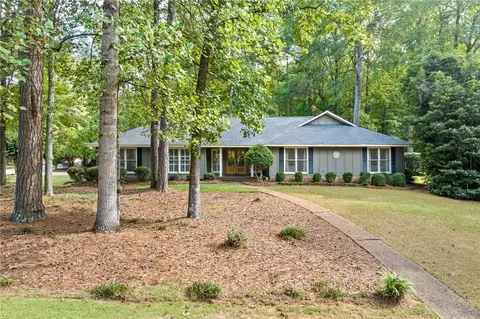 2401 Heritage Dr, Opelika, AL 36804