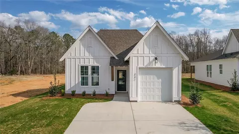 231 Summer St, Opelika, AL 36801