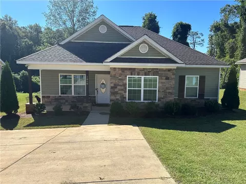 1058 Riverwood Dr, Valley, AL 36854