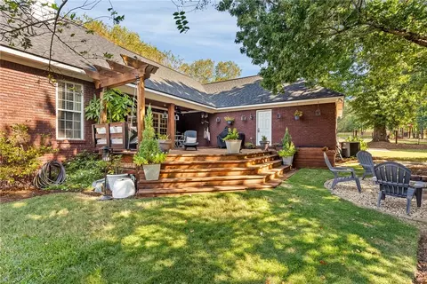 1746 Summerville Rd, Smiths Station, AL 36877