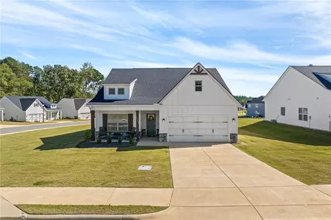 1944 Mallory Ln, Opelika, AL 36804