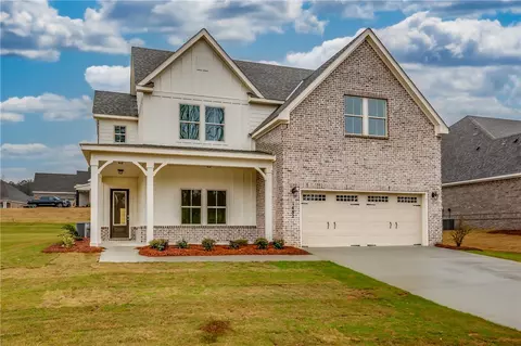 1482 Maggie Dr, Opelika, AL 36801